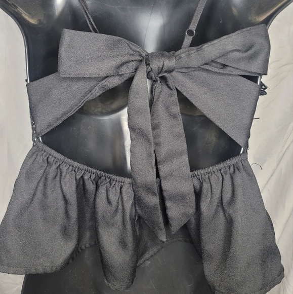 Black crop top - Picture 2 of 3